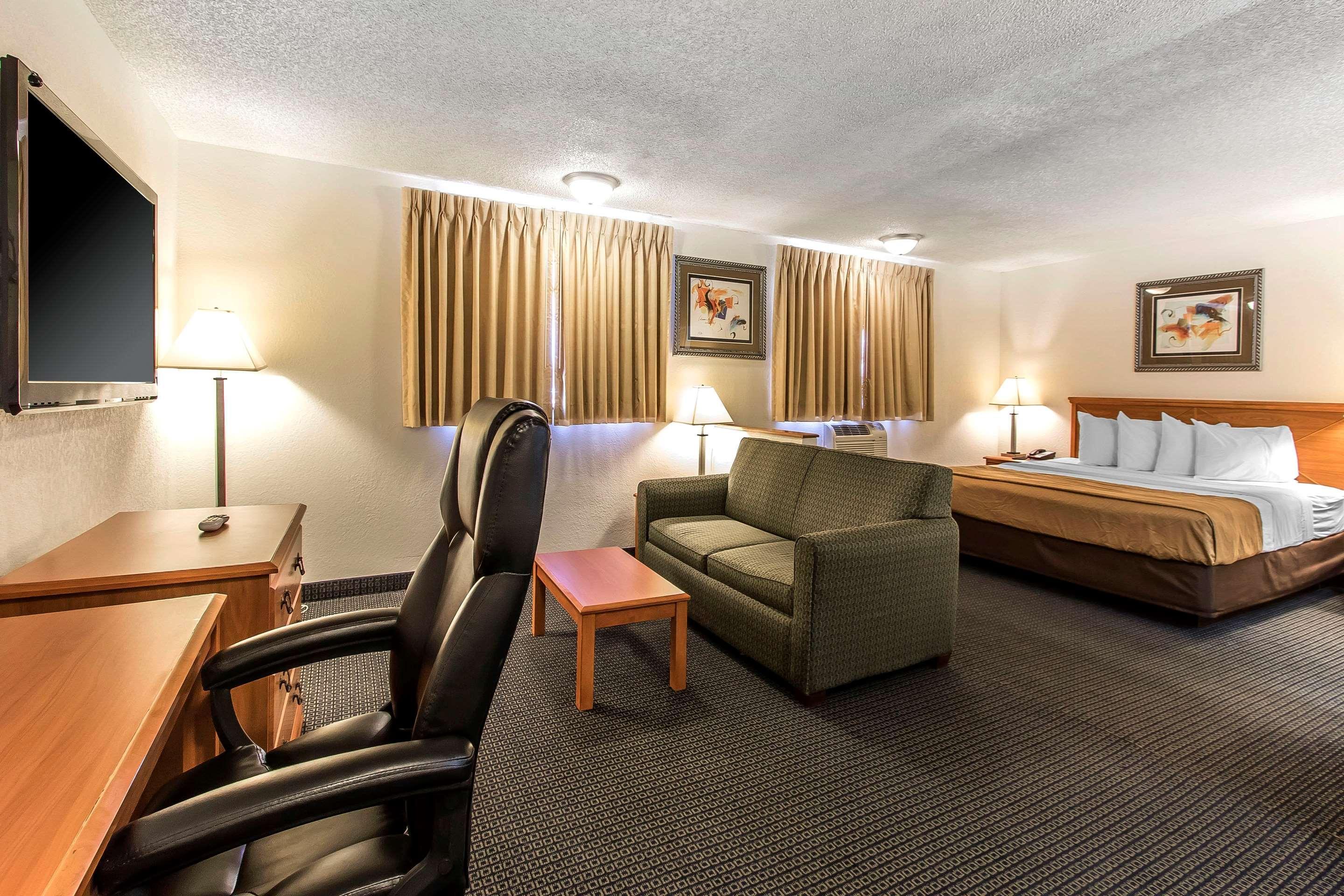 Brentwood Inn Клинтон Экстерьер фото