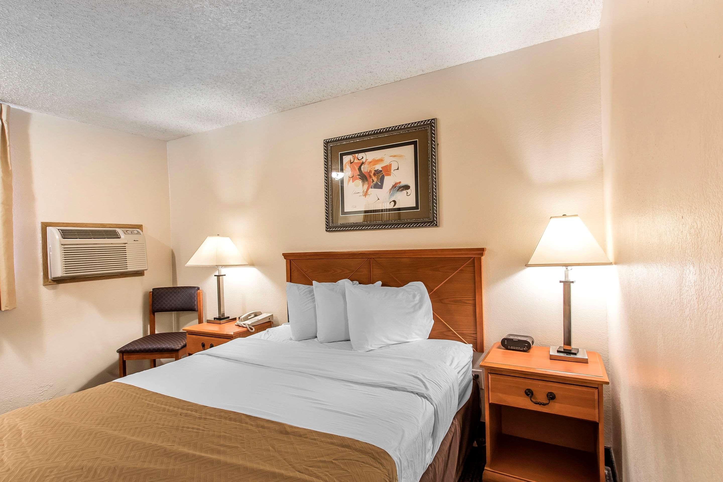 Brentwood Inn Клинтон Экстерьер фото