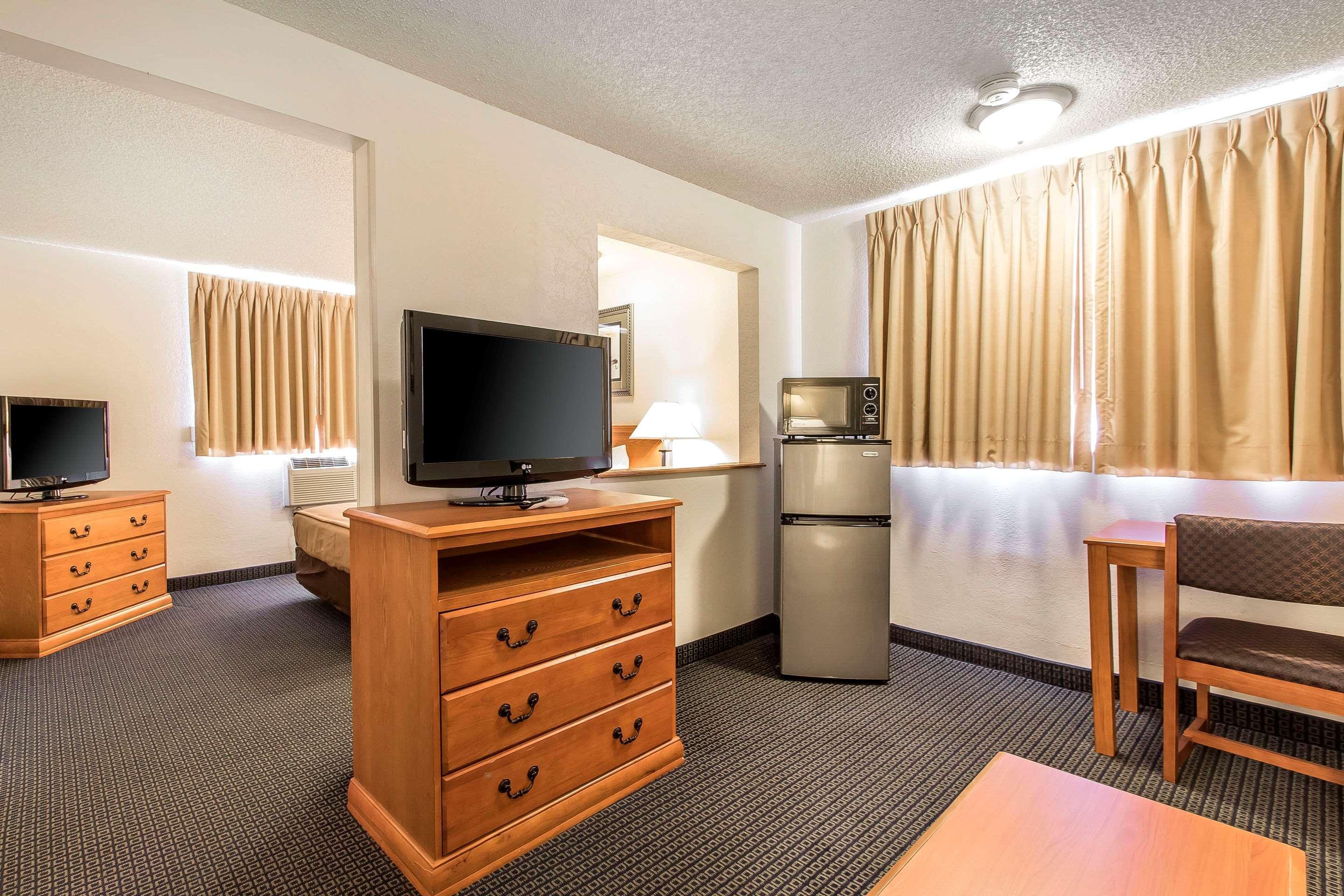 Brentwood Inn Клинтон Экстерьер фото