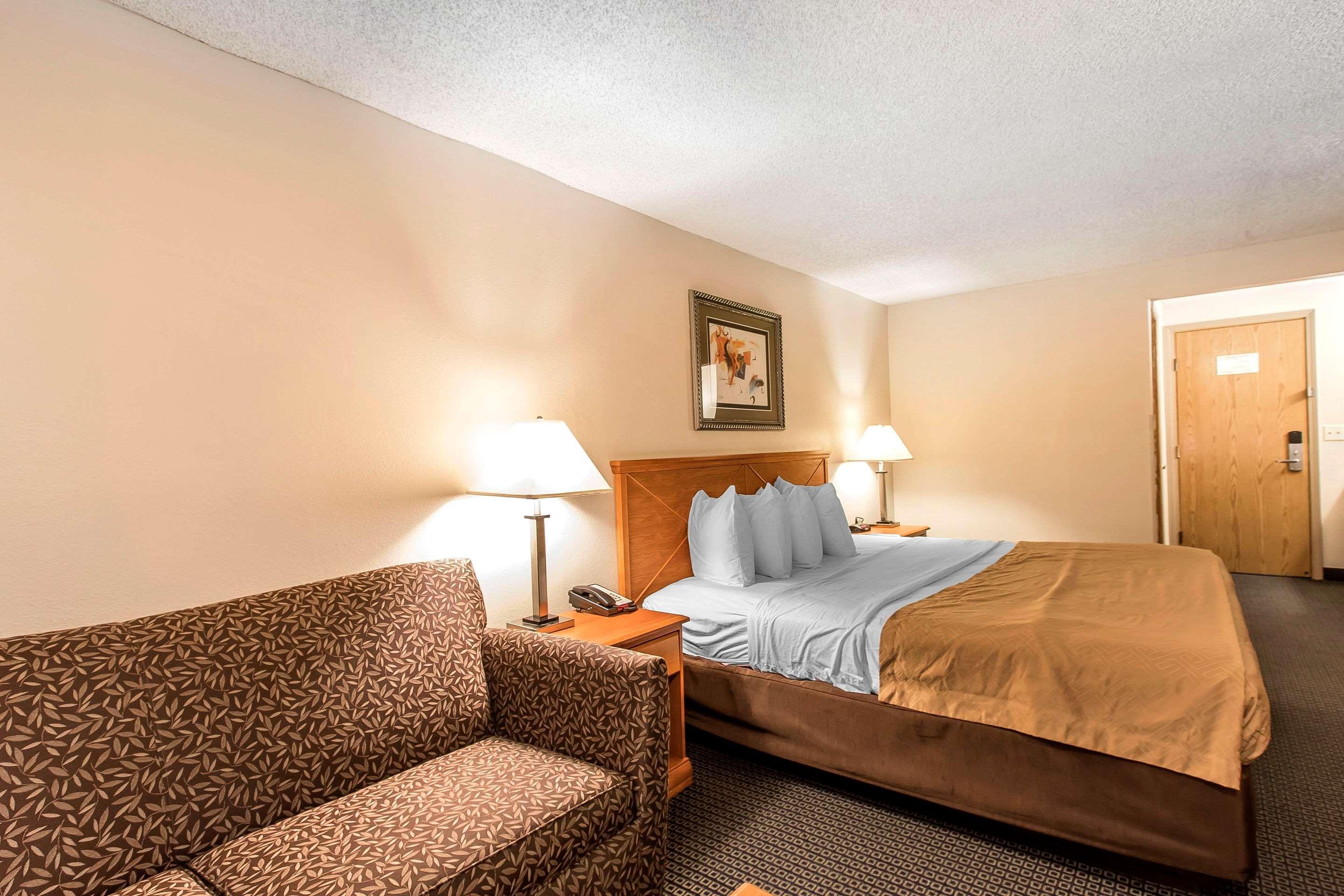 Brentwood Inn Клинтон Экстерьер фото