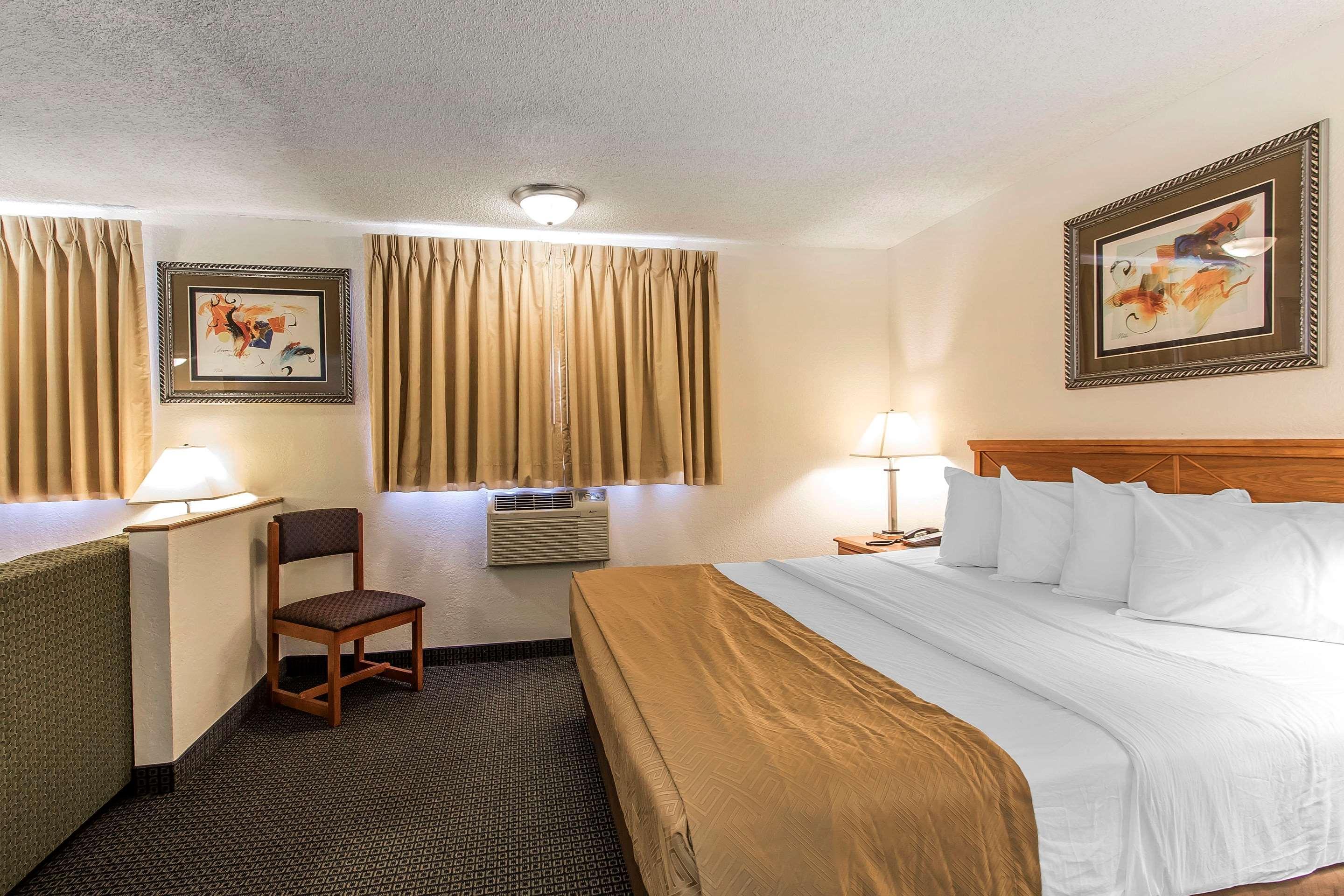 Brentwood Inn Клинтон Экстерьер фото