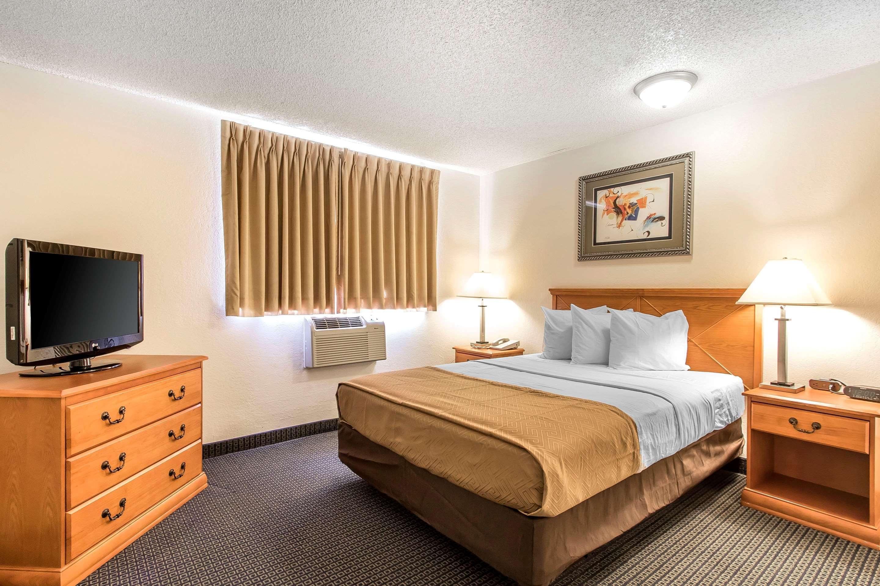 Brentwood Inn Клинтон Экстерьер фото