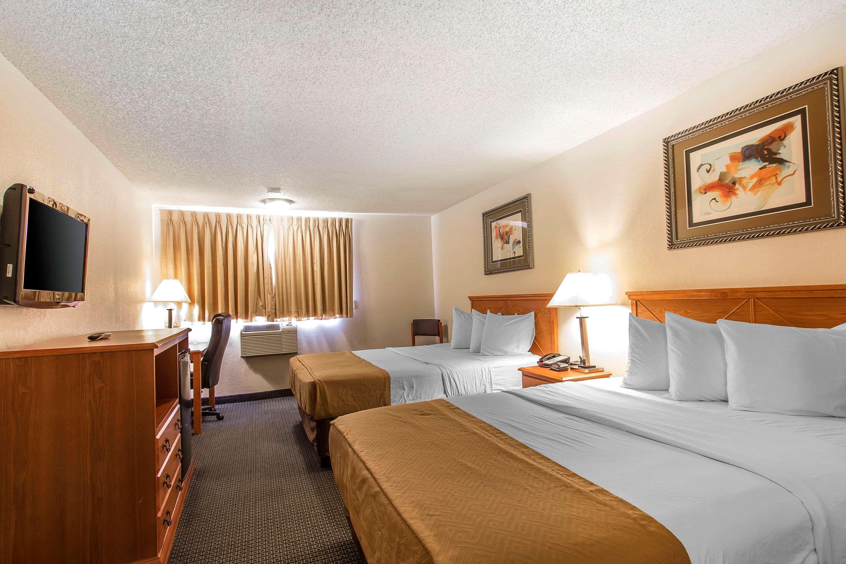 Brentwood Inn Клинтон Экстерьер фото