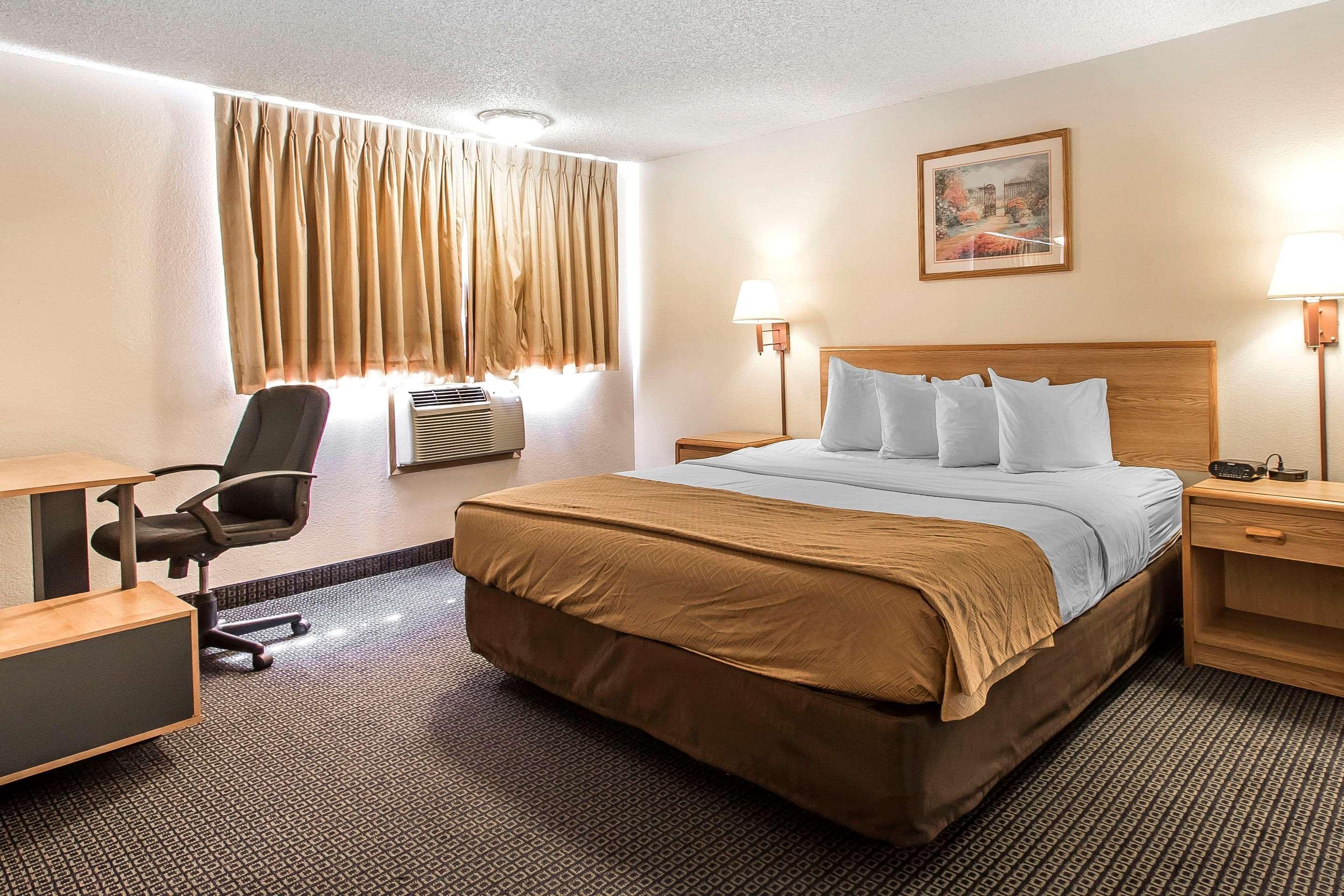 Brentwood Inn Клинтон Экстерьер фото