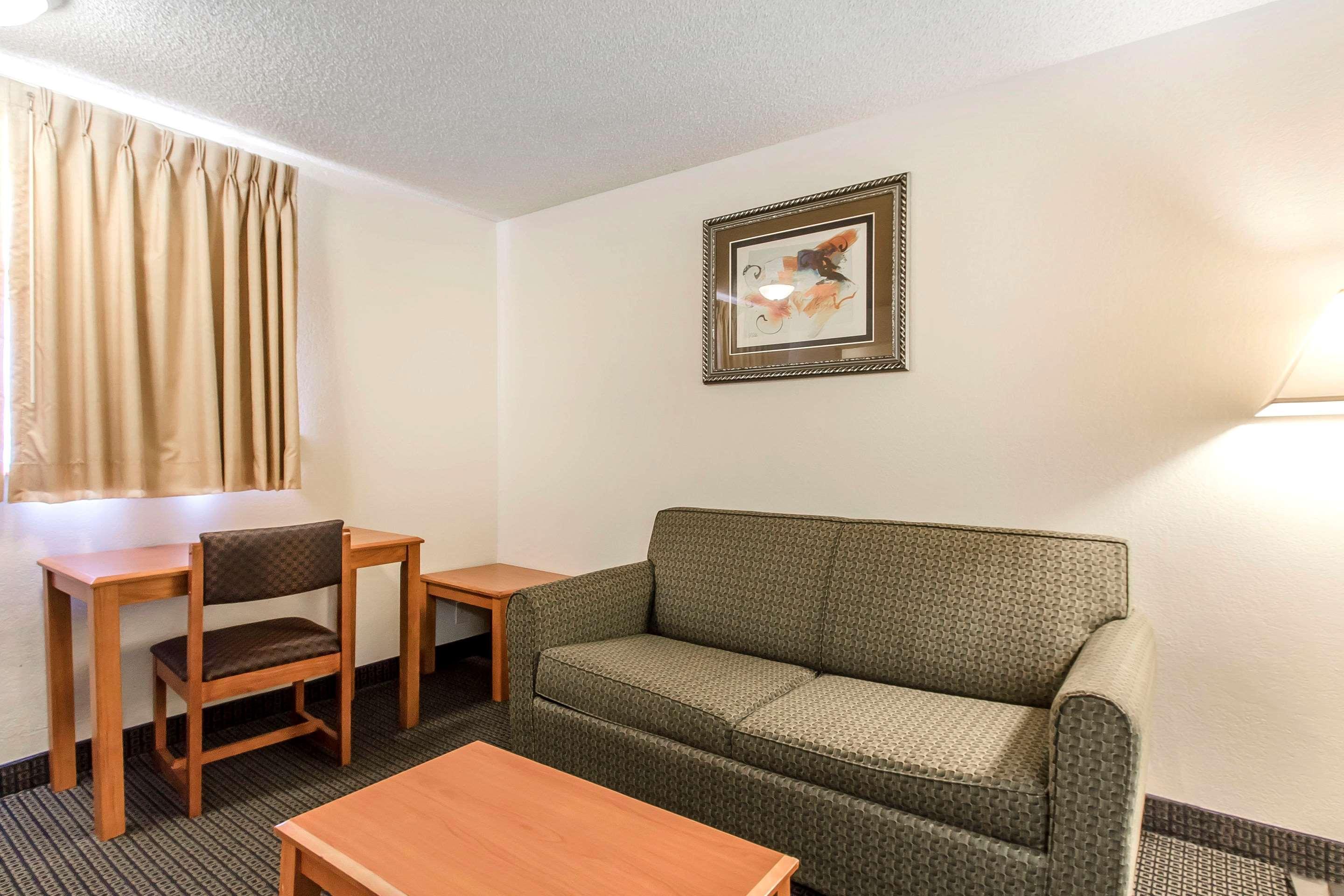 Brentwood Inn Клинтон Экстерьер фото