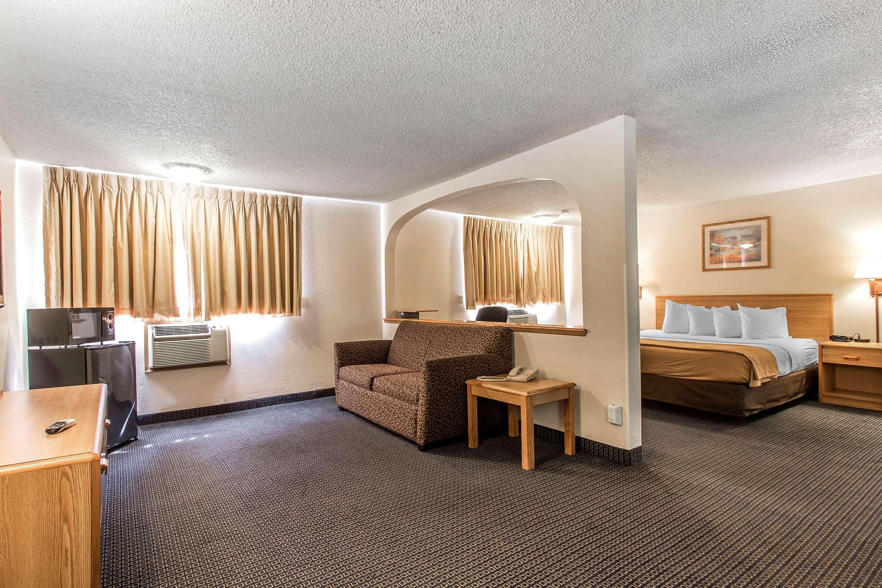 Brentwood Inn Клинтон Экстерьер фото