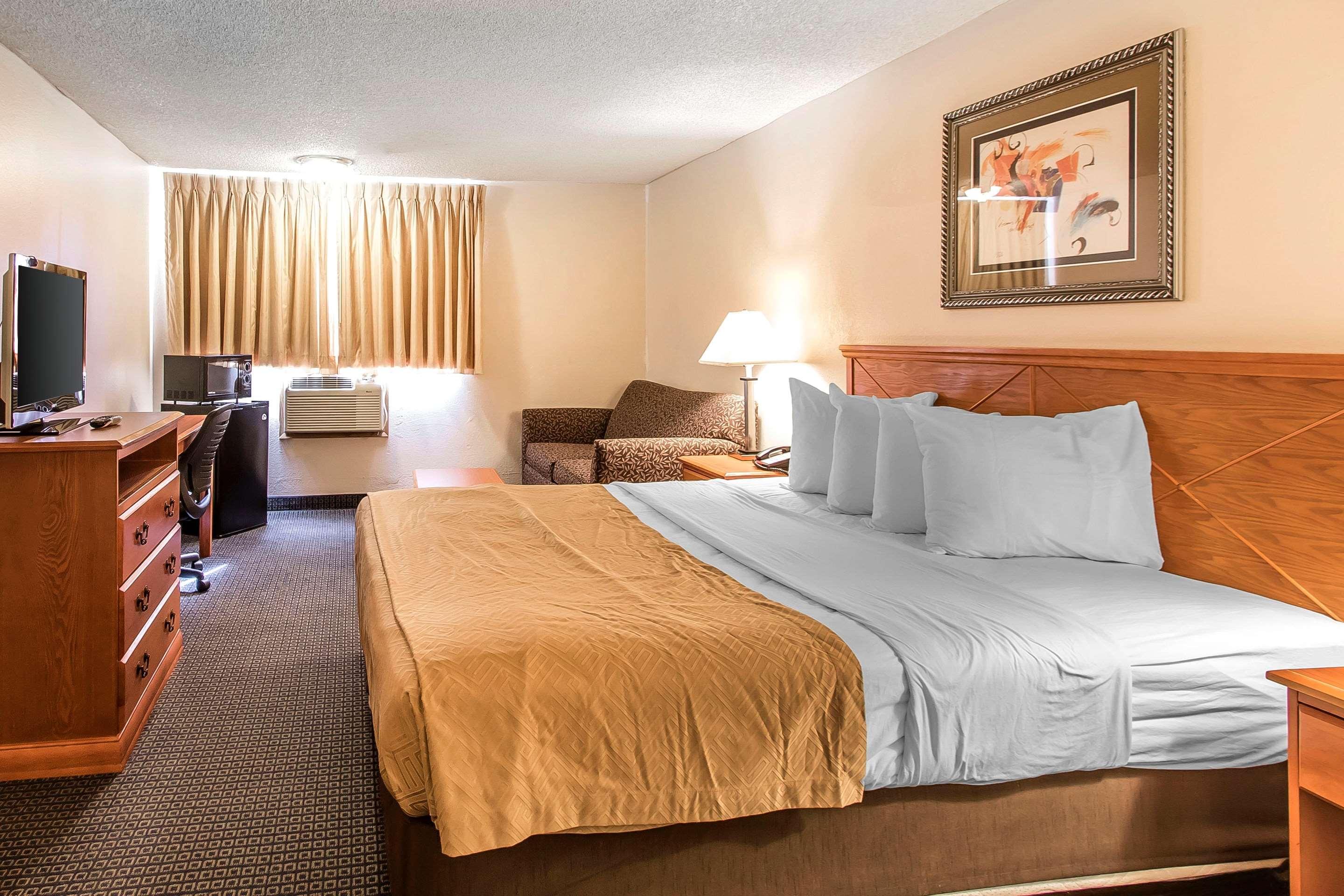 Brentwood Inn Клинтон Экстерьер фото