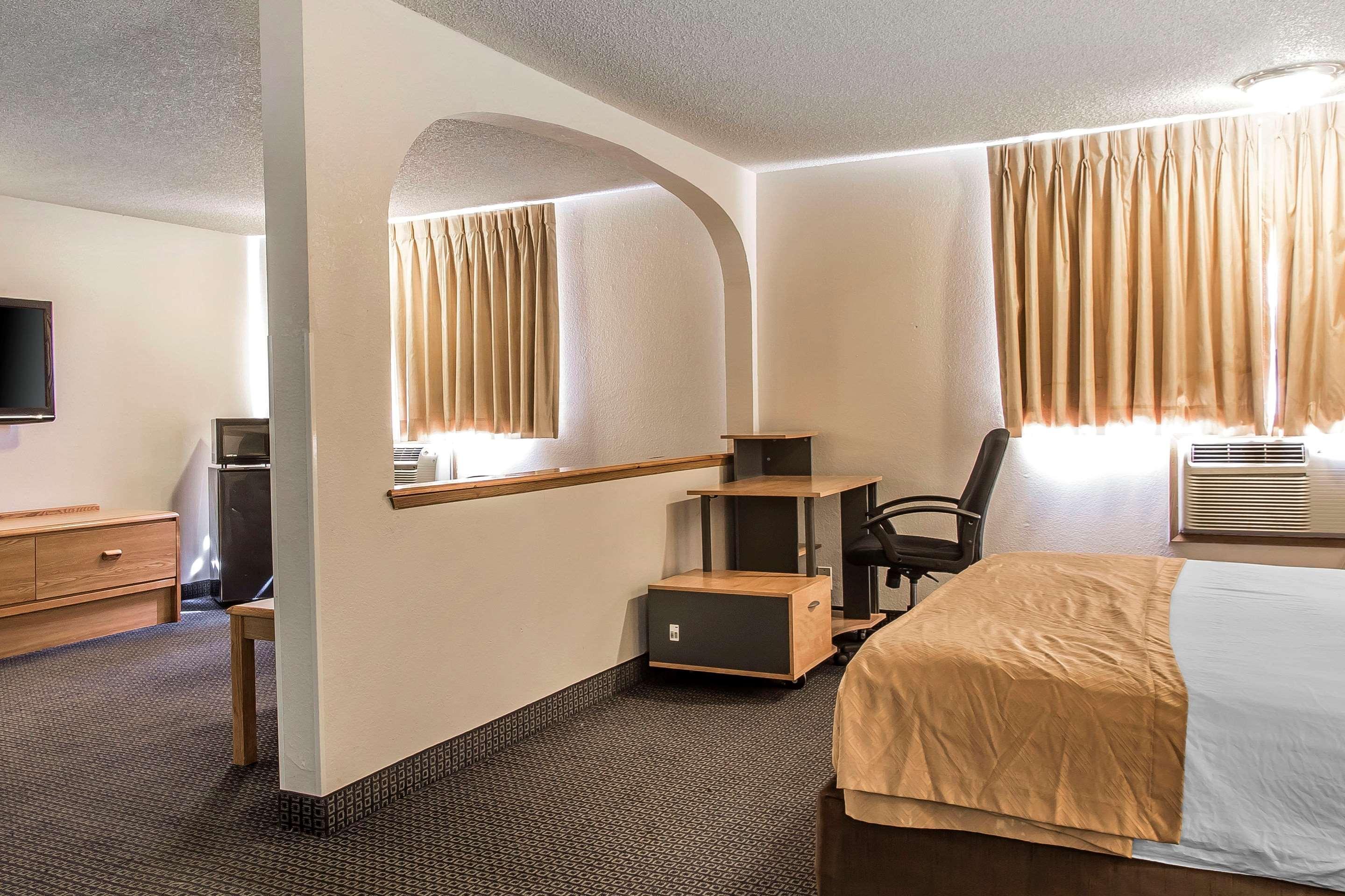 Brentwood Inn Клинтон Экстерьер фото