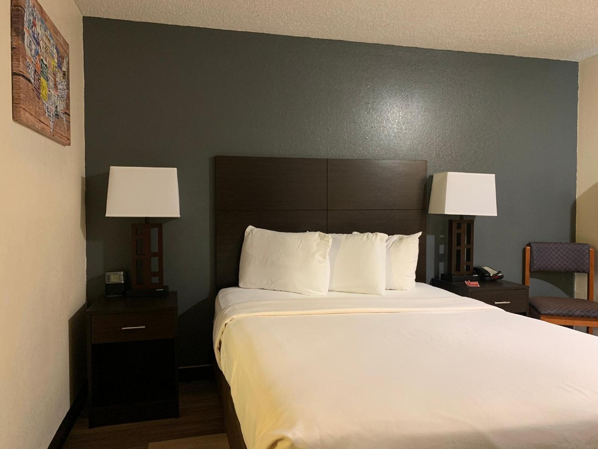 Brentwood Inn Клинтон Экстерьер фото