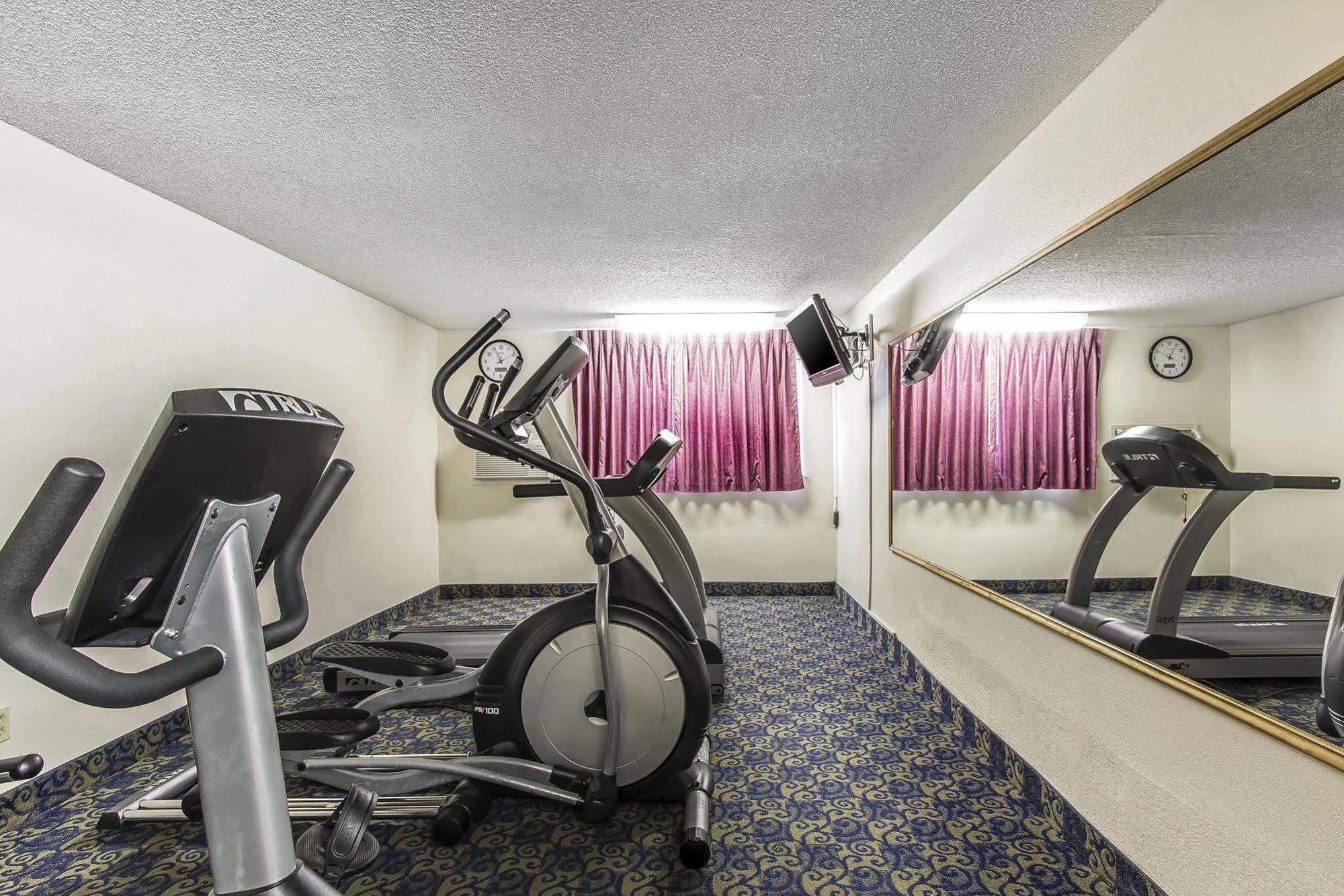 Brentwood Inn Клинтон Экстерьер фото