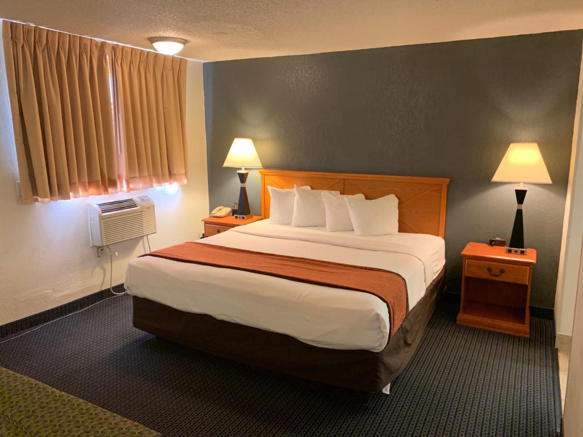 Brentwood Inn Клинтон Экстерьер фото